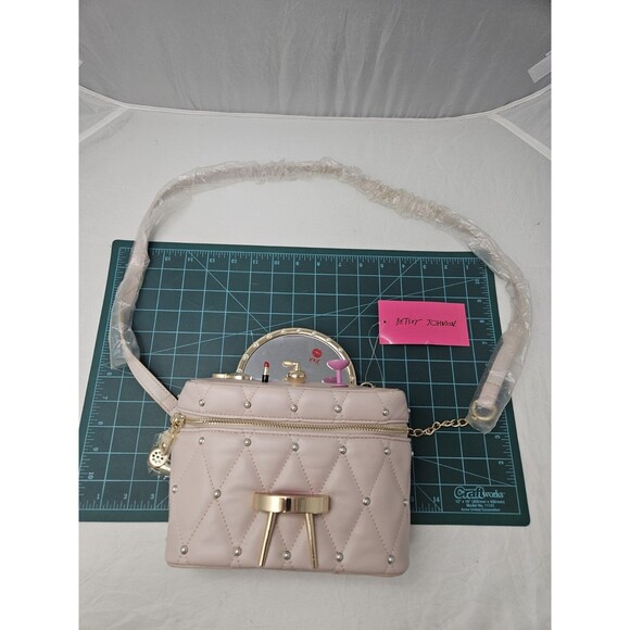 Betsey Johnson Kitsch Mirror Mirror Vanity Crossbody Bag in Blush Pink - Picture 1 of 13